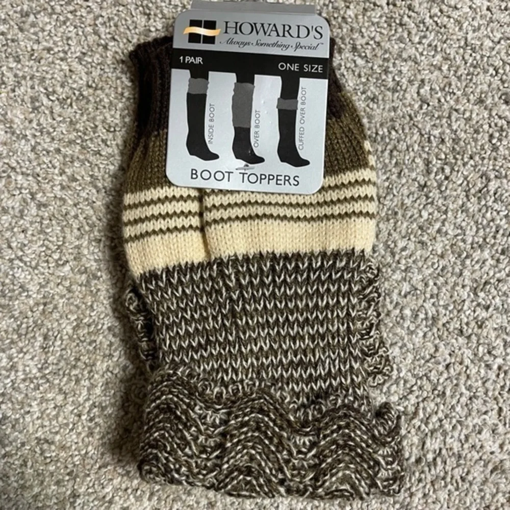 NWT - Howard’s “Always something special” Boot Toppers (Scallop Color, One Size)